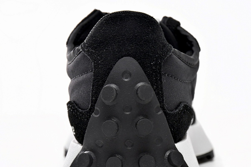 【AA3CE】黑白CPG 新百伦327系列跑鞋 MS327CPG New Balance 327 Black & White